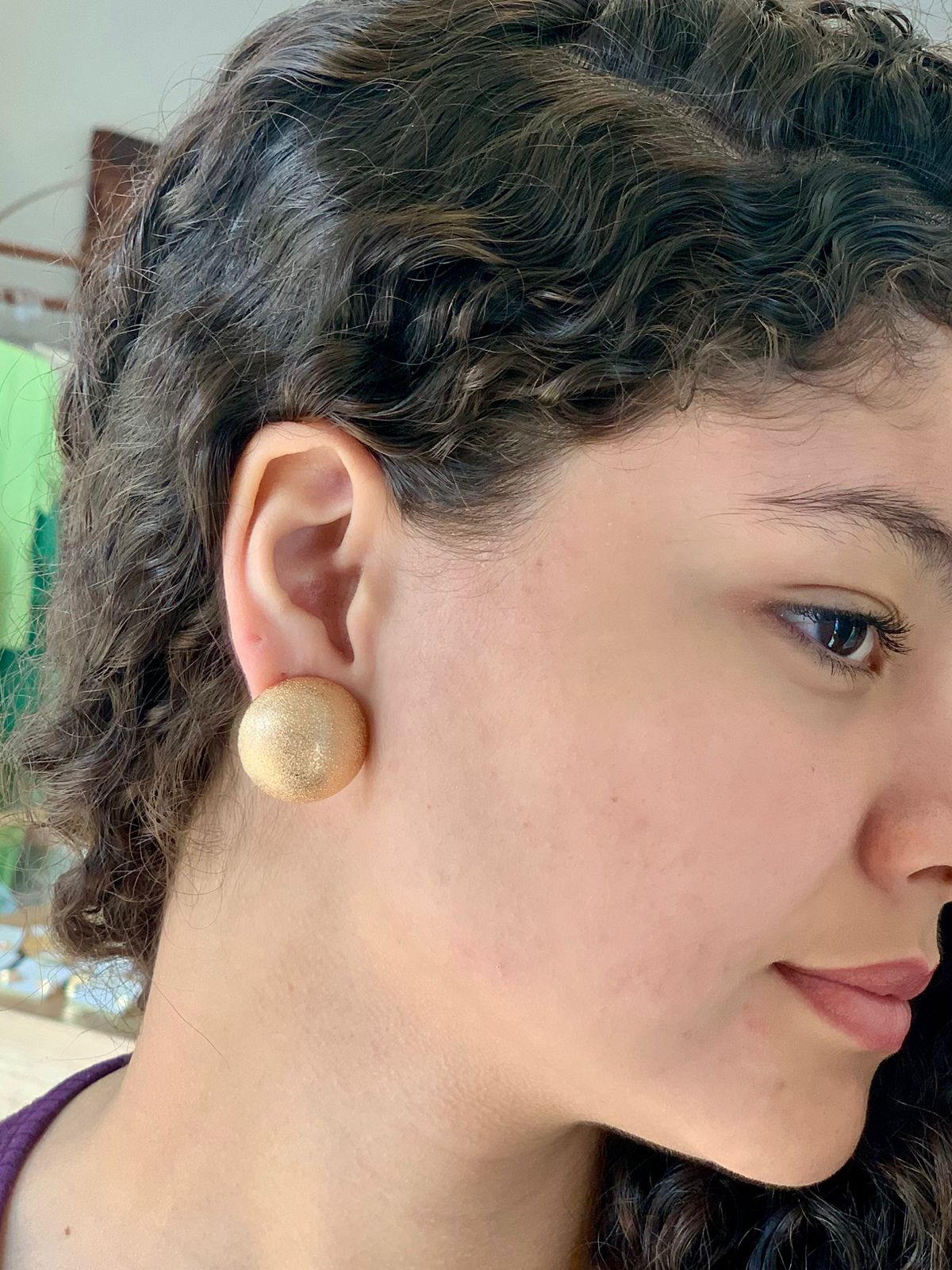 BRINCO MEIO CIRCULO DOURADO BRILHANTE